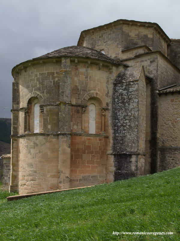 DETALLE DE LA CABECERA Y CIMBORRIO